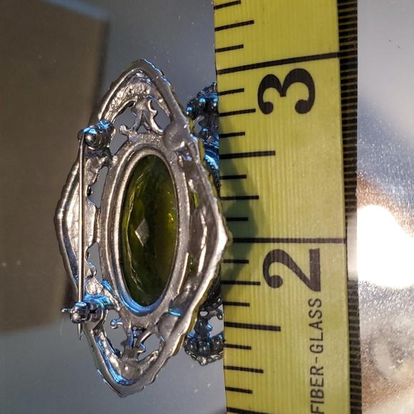 1950's Era Silver & Peridot Brooch w/working latch, Excellent condition - Picture 2 of 2